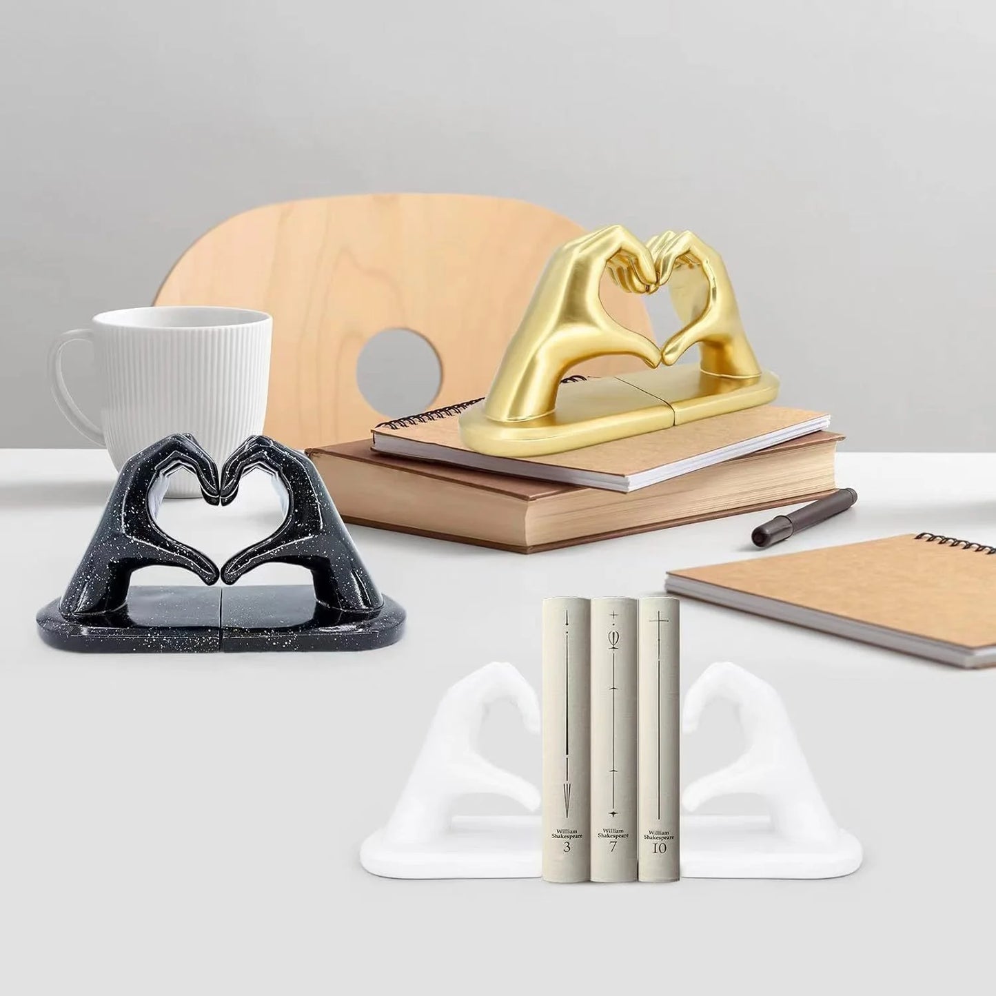 Golden Heart Hands Decorative Bookends – Luxury Resin Sculptures for Shelves & Home Office Decor